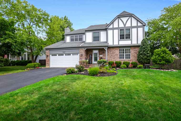 Photo of 747 Warwick Ct Carol Stream, IL 60188