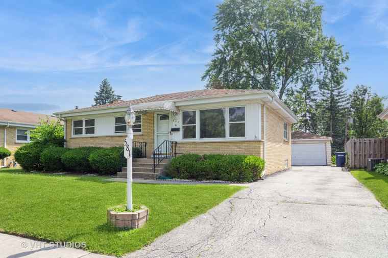 Photo of 581 N Mount Prospect Rd Des Plaines, IL 60016