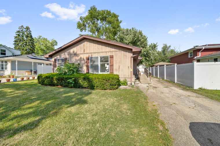 Photo of 1025 S Ardmore Ave Villa Park, IL 60181