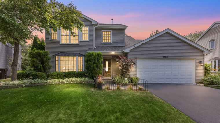 Photo of 1542 Candlewood Dr Crystal Lake, IL 60014