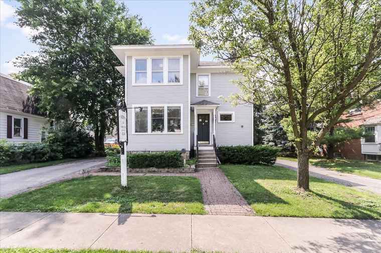 Photo of 124 Harrison St Barrington, IL 60010