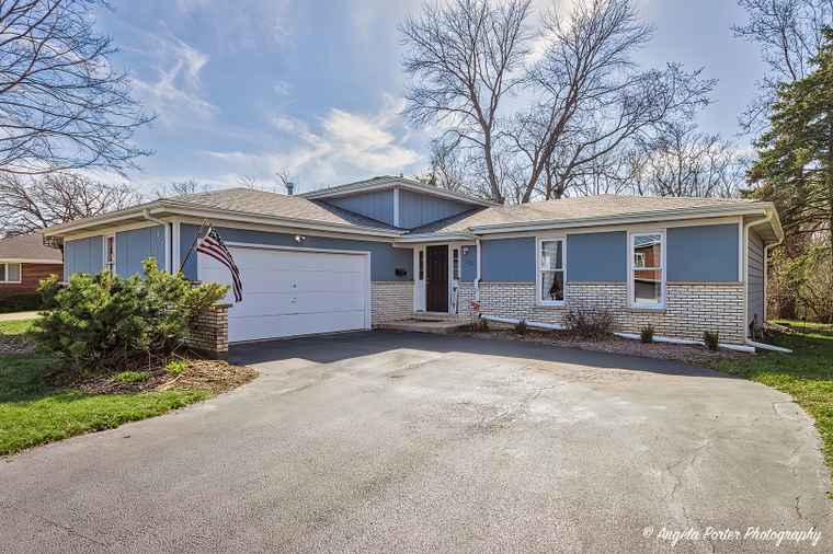 Photo of 672 Garys Dr Antioch, IL 60002
