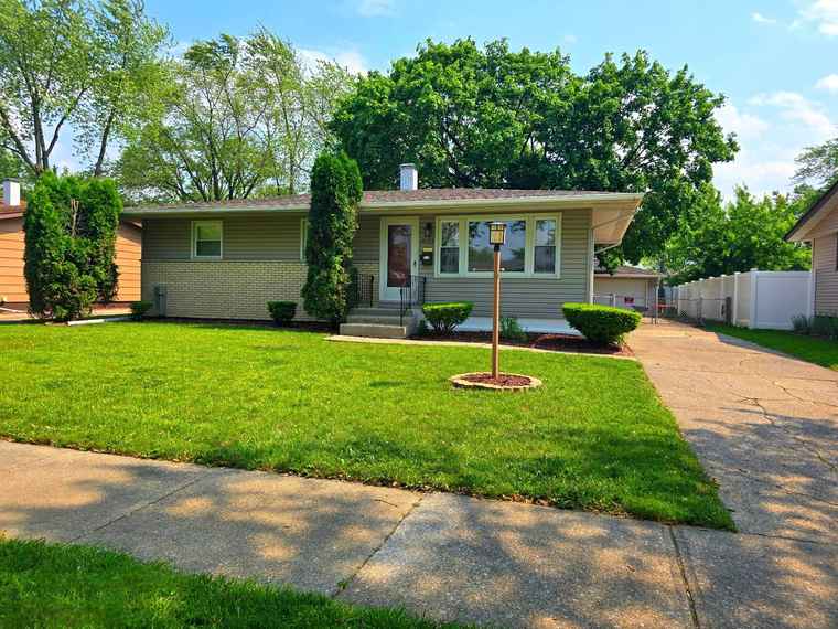 Photo of 3033 189th St Lansing, IL 60438