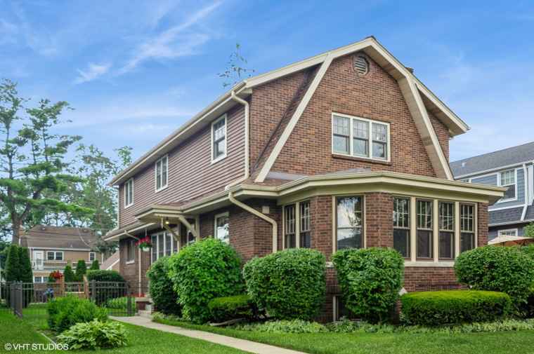 Photo of 243 Columbia Ave Park Ridge, IL 60068