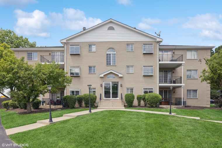 Photo of 1258 Chalet Rd #304 Naperville, IL 60563