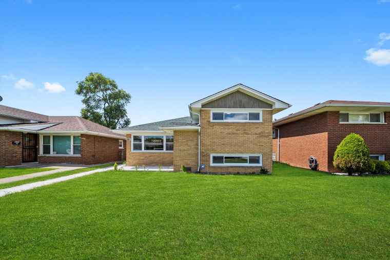 Photo of 12130 S Racine Ave Chicago, IL 60643