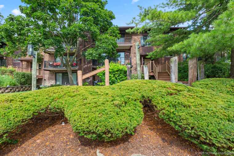 Photo of 1313 Cass Ln E #102 Westmont, IL 60559