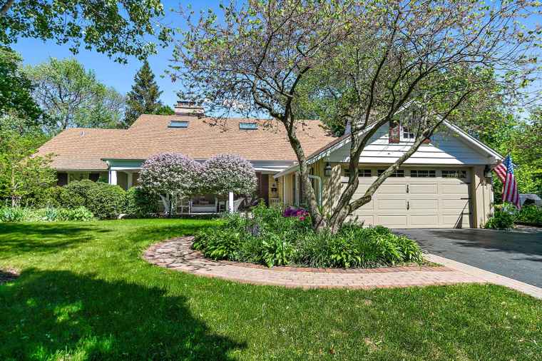 Photo of 301 Country Clb Geneva, IL 60134