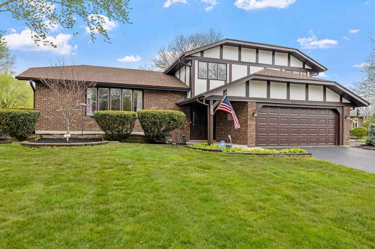 Photo of 5724 Buck Ct Westmont, IL 60559