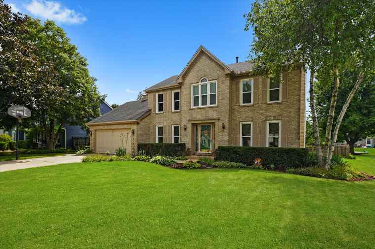 Photo of 722 Maves Dr Batavia, IL 60510
