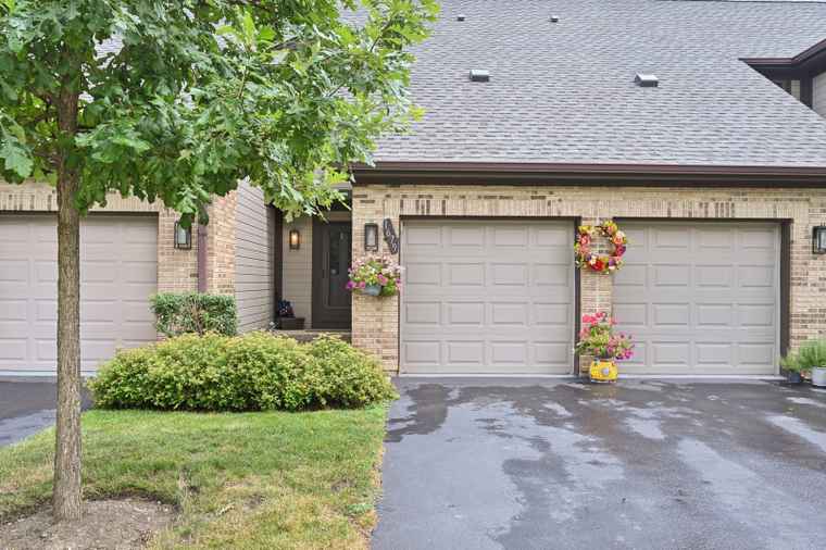 Photo of 1679 Pebble Beach Dr Hoffman Estates, IL 60169