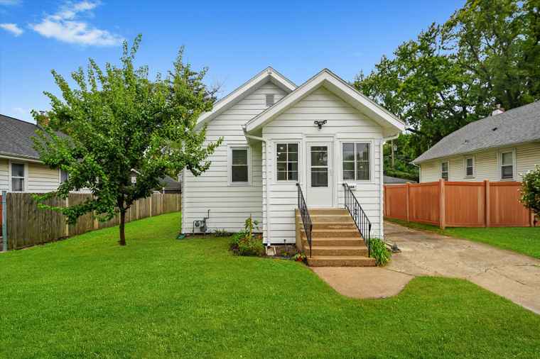 Photo of 128 S Oakland Elmhurst, IL 60126