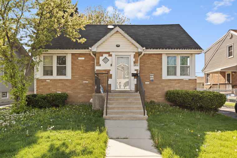Photo of 3206 Maple Ave Brookfield, IL 60513