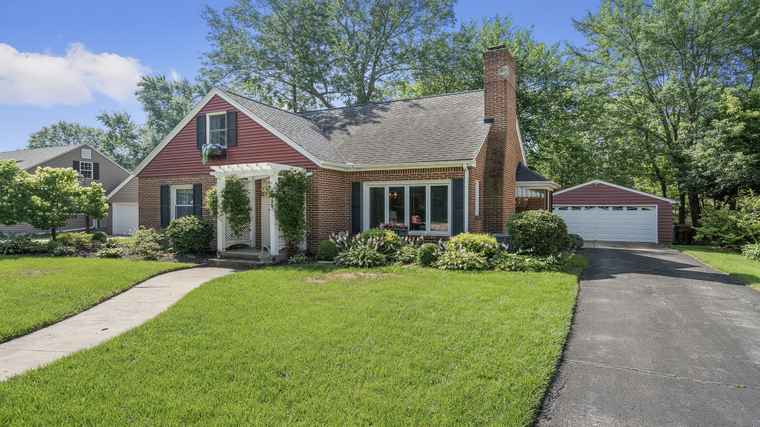 Photo of 2423 Brendenwood Rd Rockford, IL 61107