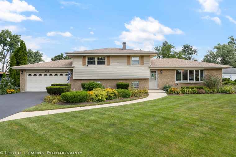 Photo of 533 Seward St Roselle, IL 60172