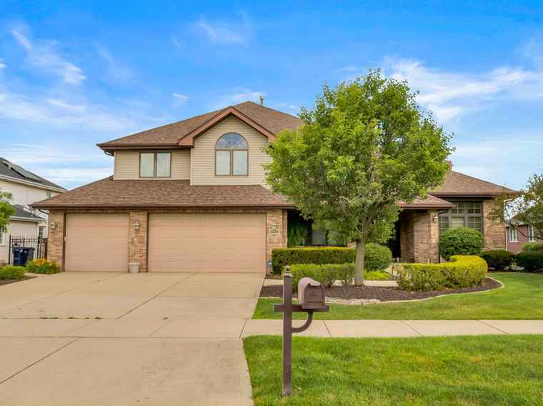 Photo of 11234 Autumn Ridge Dr Orland Park, IL 60467