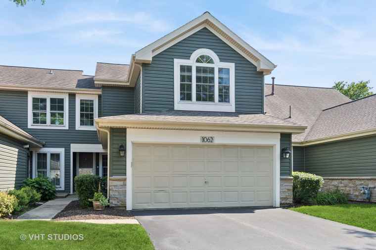 Photo of 1062 Ridgefield Cir Carol Stream, IL 60188