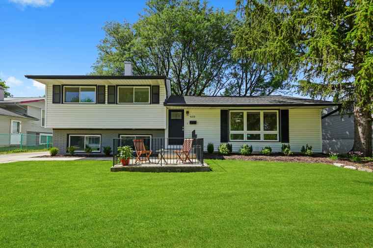 Photo of 632 White Pine Rd Buffalo Grove, IL 60089