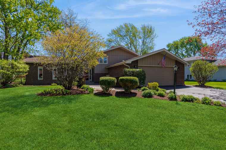 Photo of 120 Rossford Ln New Lenox, IL 60451