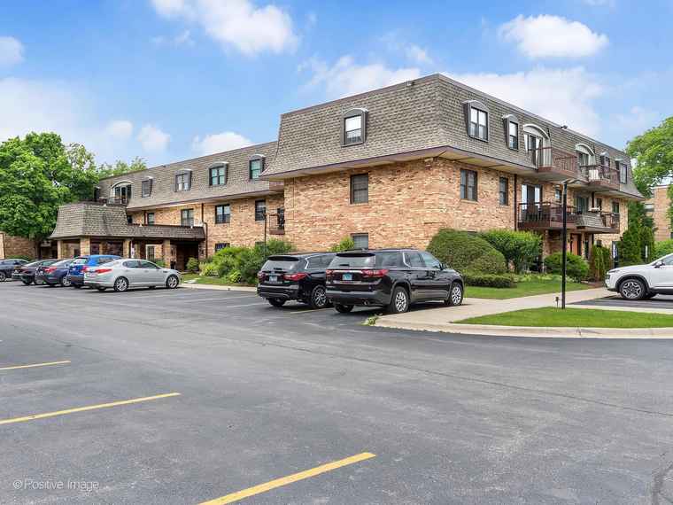 Photo of 475 N Cass Ave #105 Westmont, IL 60559