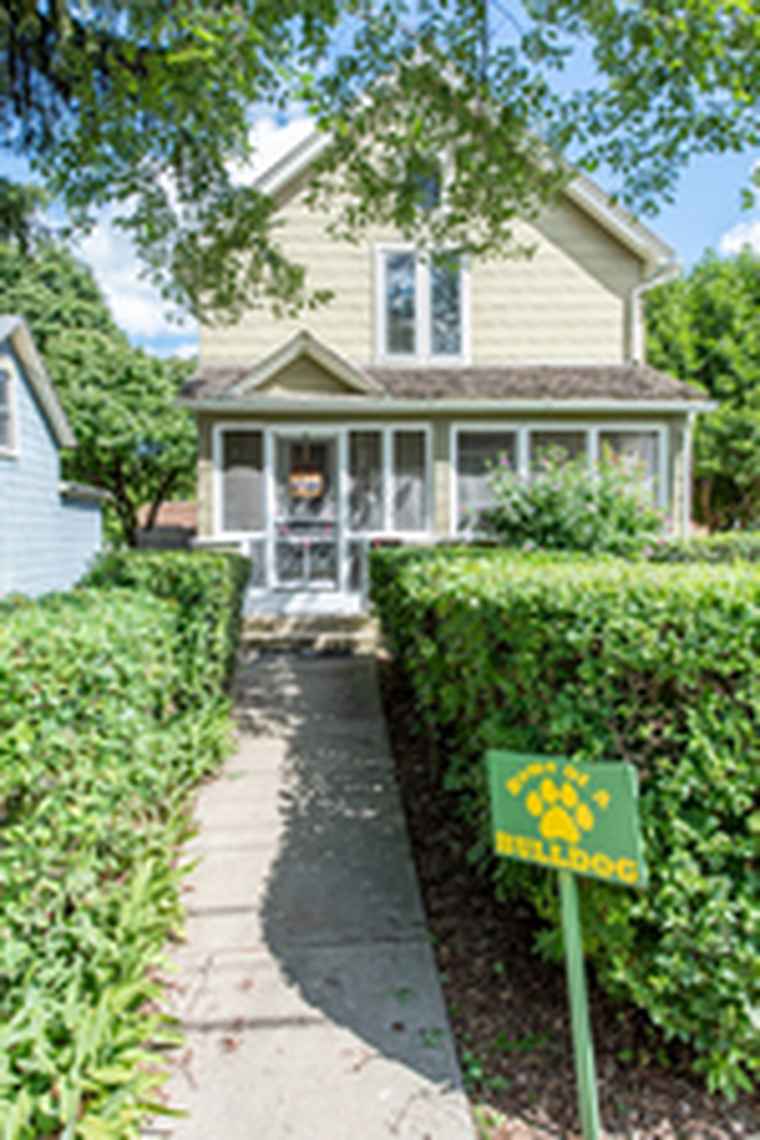Photo of 604 2nd St N Libertyville, IL 60048