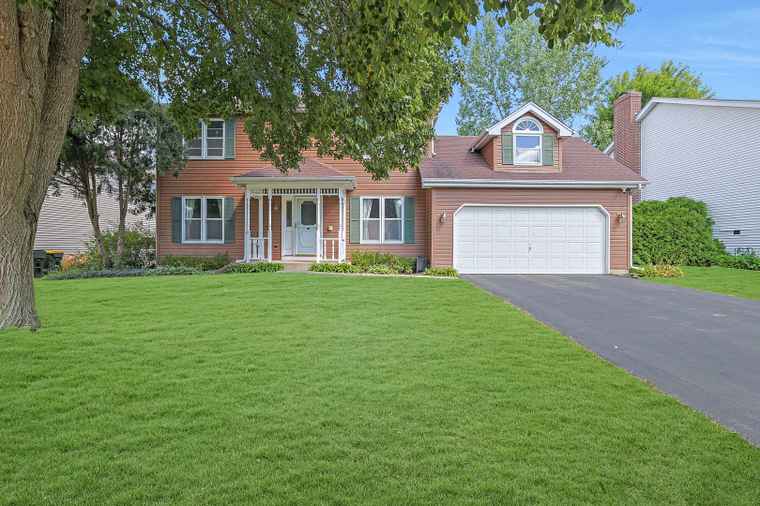 Photo of 326 Alicia Dr Cary, IL 60013