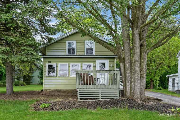 Photo of 216 N River St Batavia, IL 60510