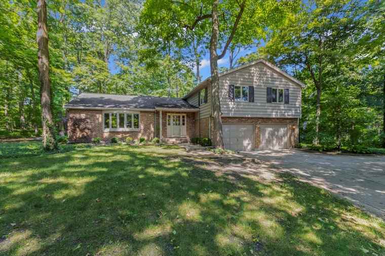 Photo of 94 E Foster Ave Roselle, IL 60172