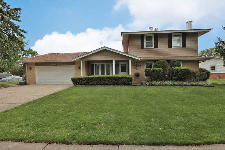 Photo of 1141 Hartford Ln Elk Grove Village, IL 60007