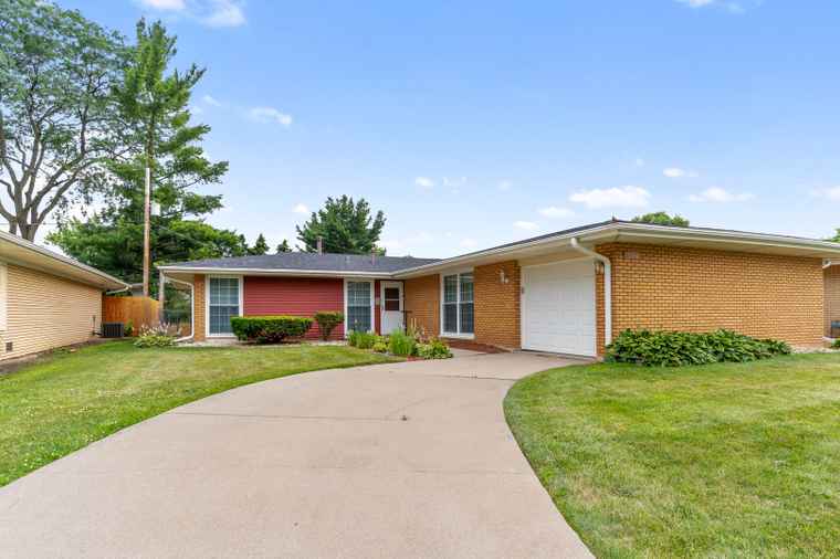 Photo of 5475 Adeline Pl Oak Forest, IL 60452