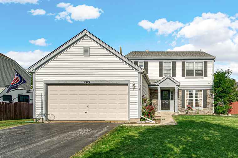 Photo of 2424 Meadowsedge Ln Carpentersville, IL 60110