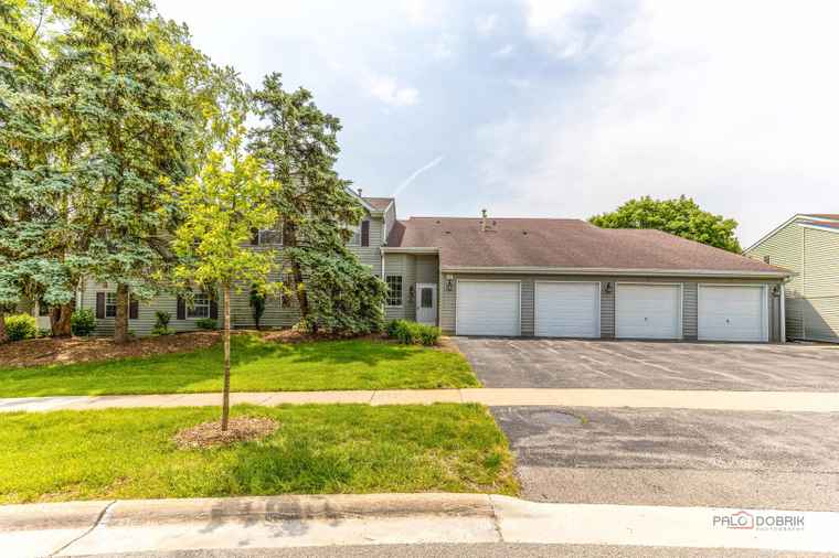 Photo of 557 E Shag Bark Ln Unit H Streamwood, IL 60107