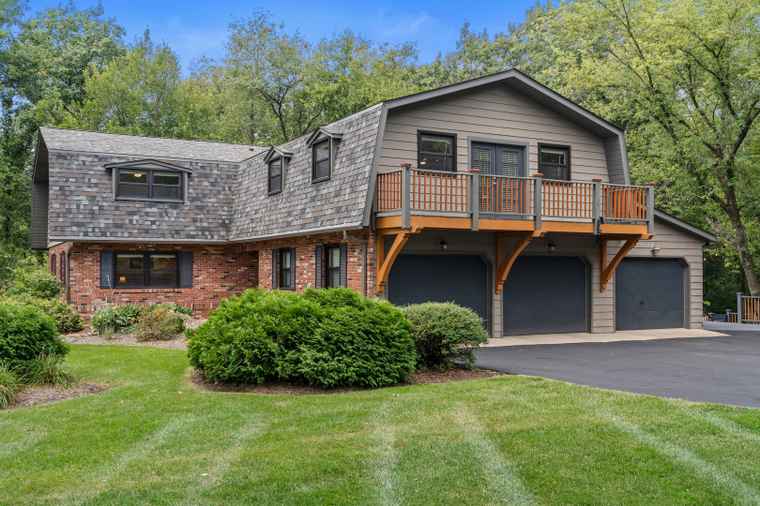 Photo of 906 Bridle Ln Cary, IL 60013