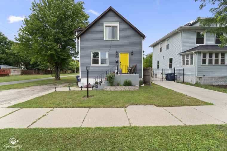 Photo of 1318 S 6th Ave Maywood, IL 60153