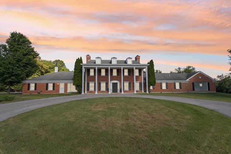 Photo of 60 Ridge Rd Barrington Hills, IL 60010