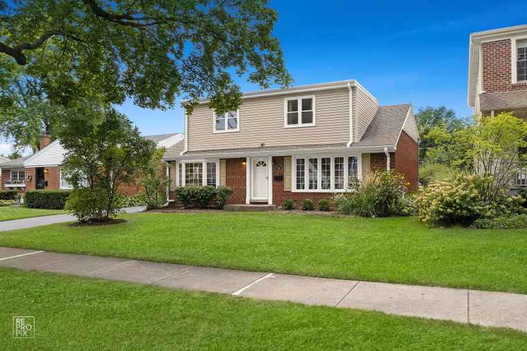 Photo of 738 N Hickory Ave Arlington Heights, IL 60004