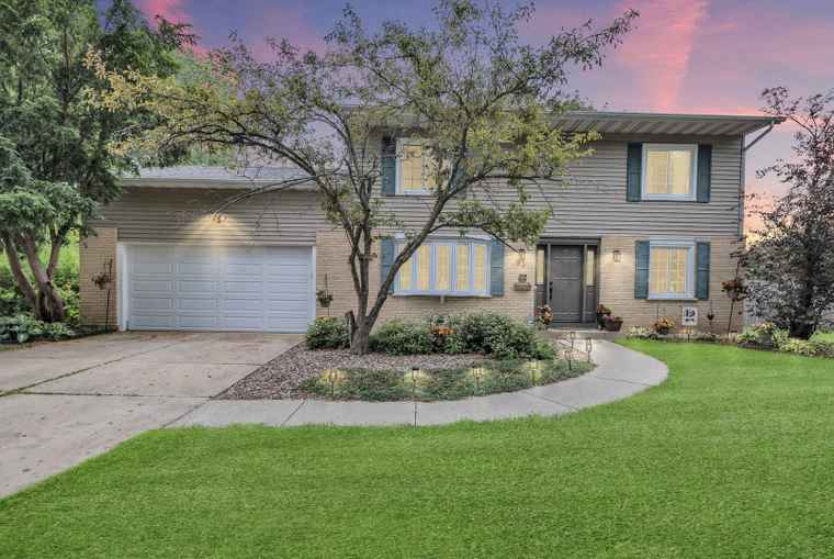 Photo of 93 Faringdon Dr Crystal Lake, IL 60014
