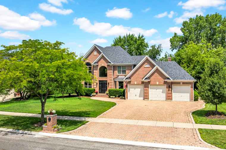 Photo of 246 Hawk Hollow Dr Bartlett, IL 60103