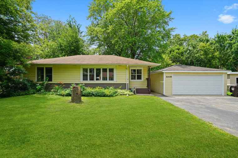 Photo of 3009 Mary Ln McHenry, IL 60050