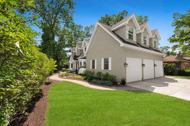 Photo of 100 Homestead Dr Wood Dale, IL 60191
