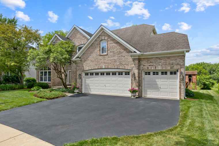 Photo of 2251 Sutton Dr South Elgin, IL 60177
