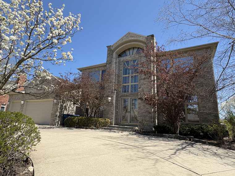 Photo of 155 Bentley Ct Deerfield, IL 60015