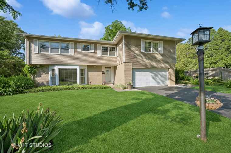 Photo of 1119 Hampton Ct Deerfield, IL 60015