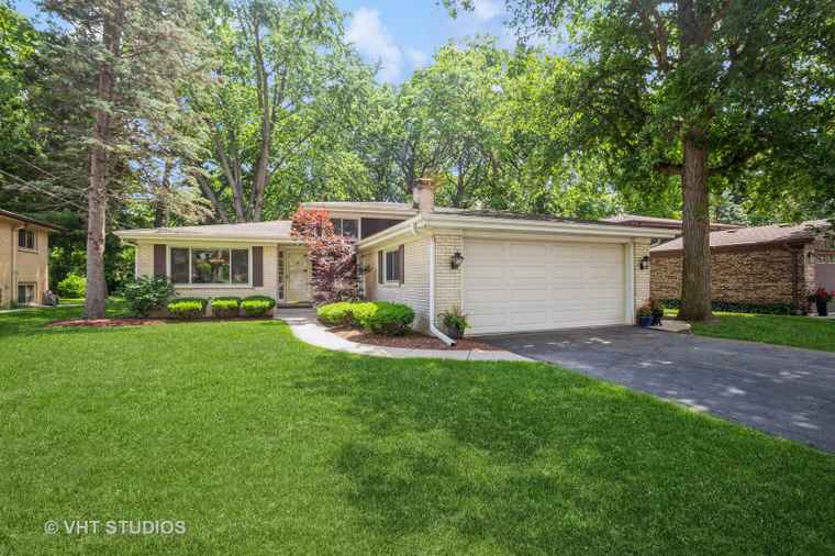 Photo of 229 S Cedar Ave Wood Dale, IL 60191