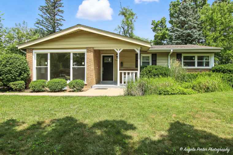 Photo of 964 Brookside Ln Deerfield, IL 60015