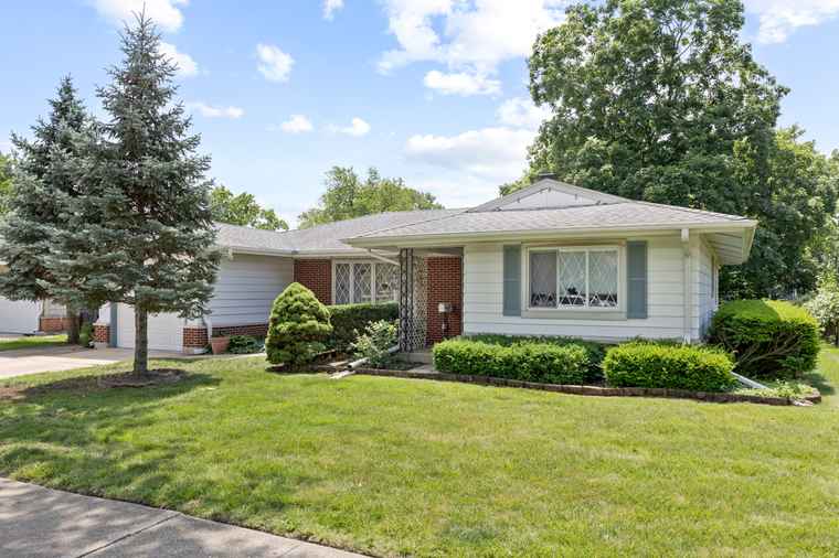 Photo of 534 Grosvener Ln Elk Grove Village, IL 60007