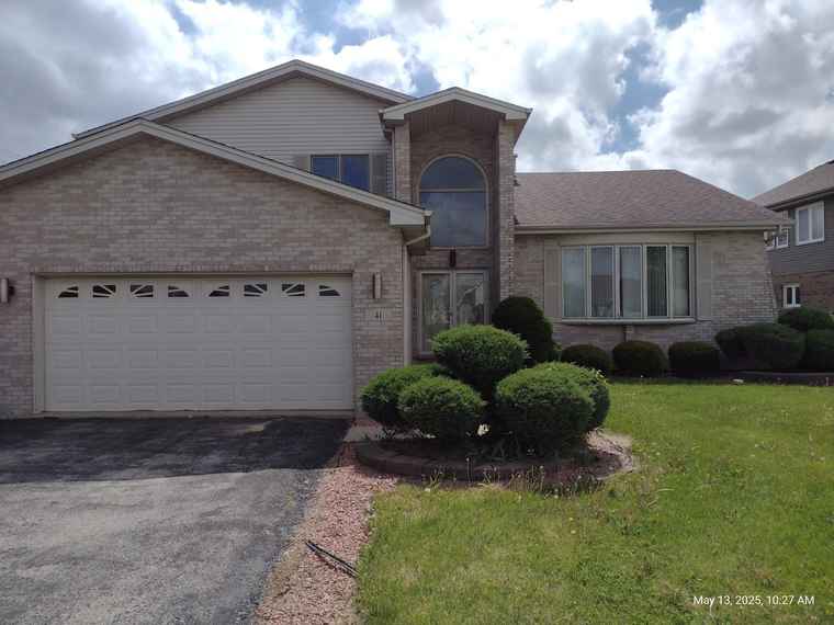 Photo of 41 Manor Dr Matteson, IL 60443