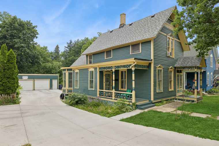 Photo of 16 N Gifford St Elgin, IL 60120