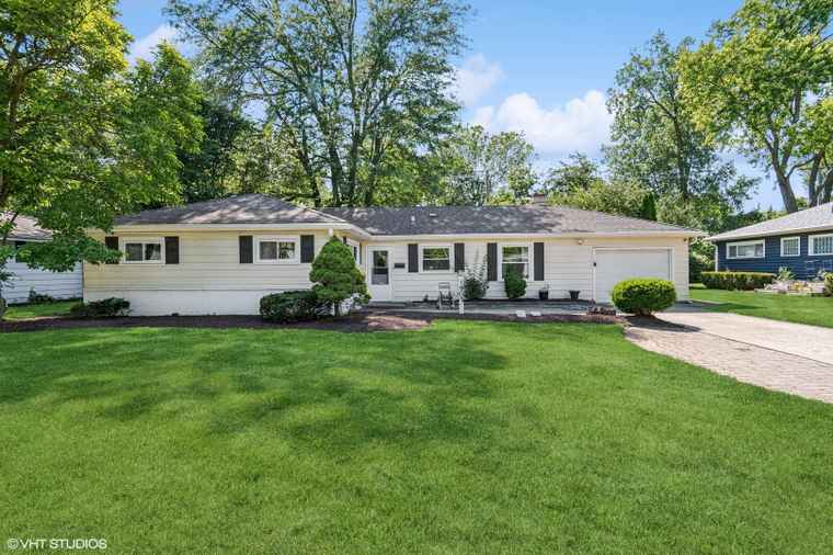 Photo of 1902 N Washington St Wheaton, IL 60187
