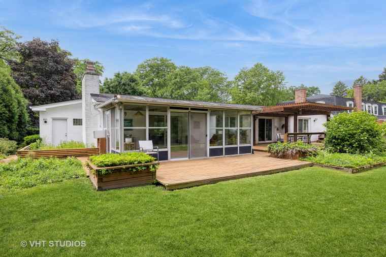 Photo of 855 Beverly Pl Lake Forest, IL 60045